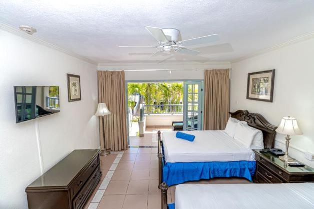 Savannah Beach Club Hotel Bridgetown Exteriör bild